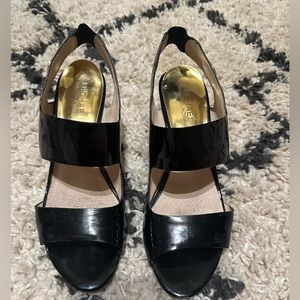 Used Michael Kors heels patent leather Black and gold